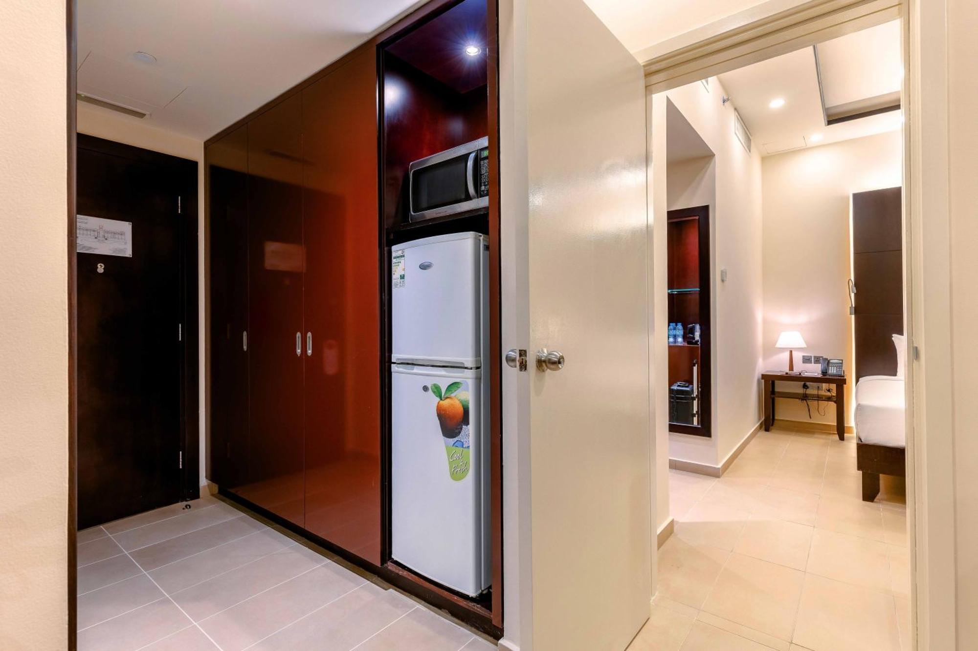 Metropolitan Al Mafraq Hotel Abu Dhabi Ngoại thất bức ảnh