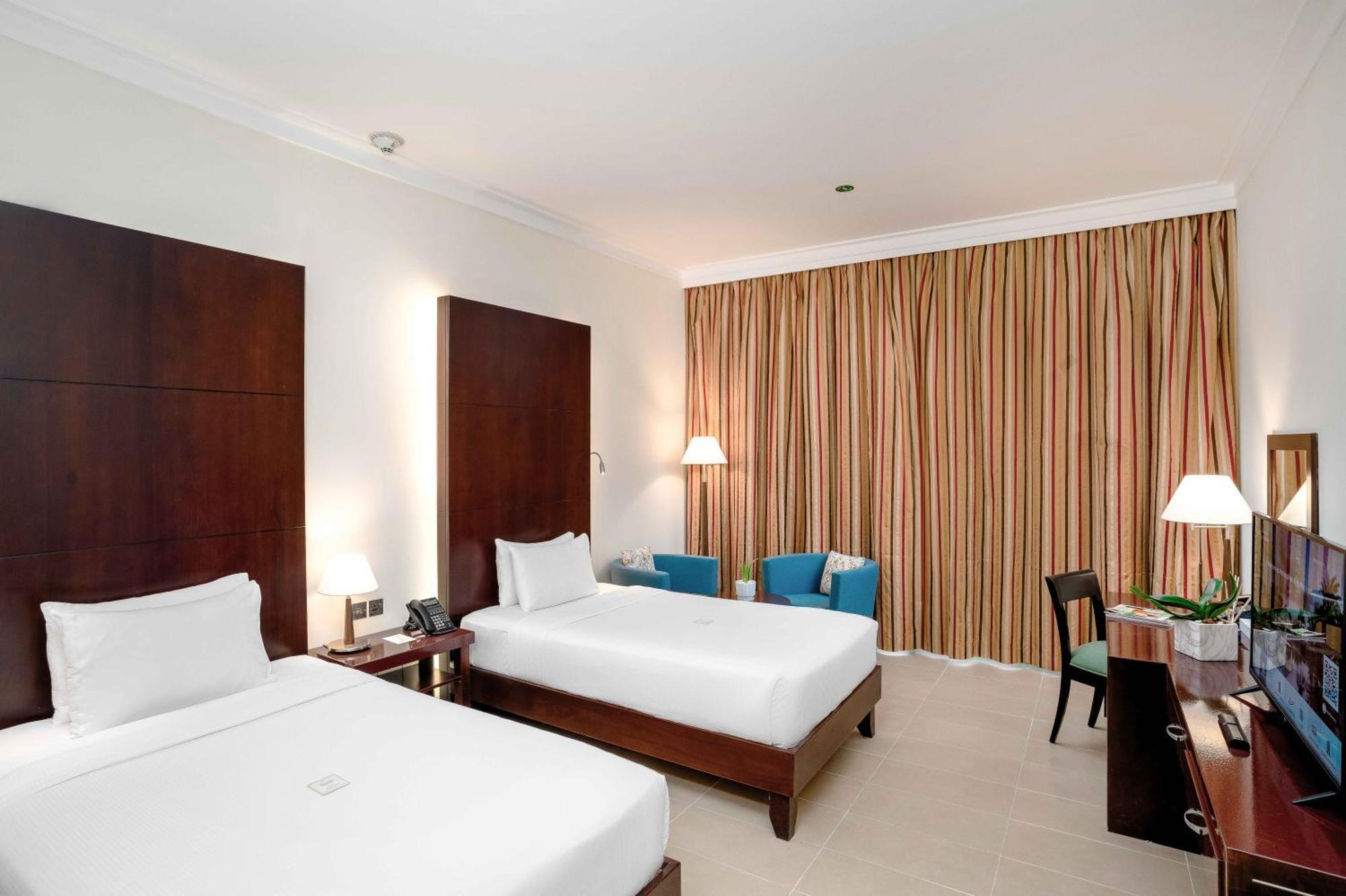 Metropolitan Al Mafraq Hotel Abu Dhabi Ngoại thất bức ảnh