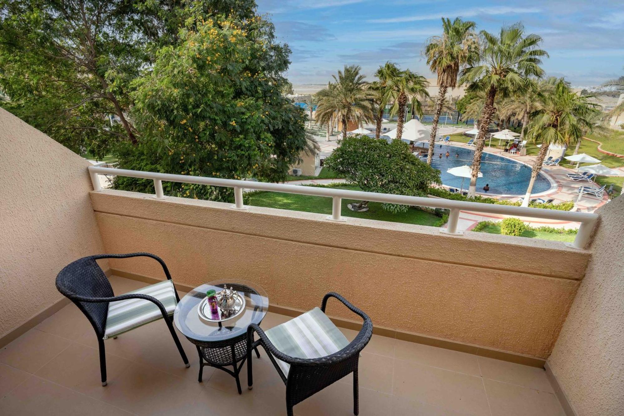 Metropolitan Al Mafraq Hotel Abu Dhabi Ngoại thất bức ảnh