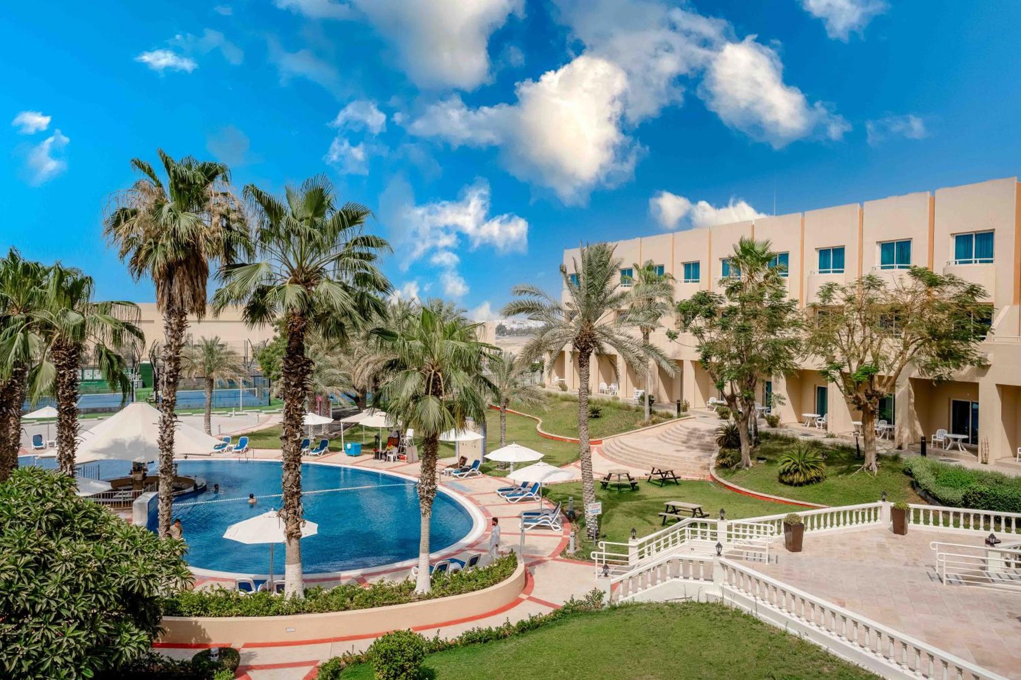 Metropolitan Al Mafraq Hotel Abu Dhabi Ngoại thất bức ảnh