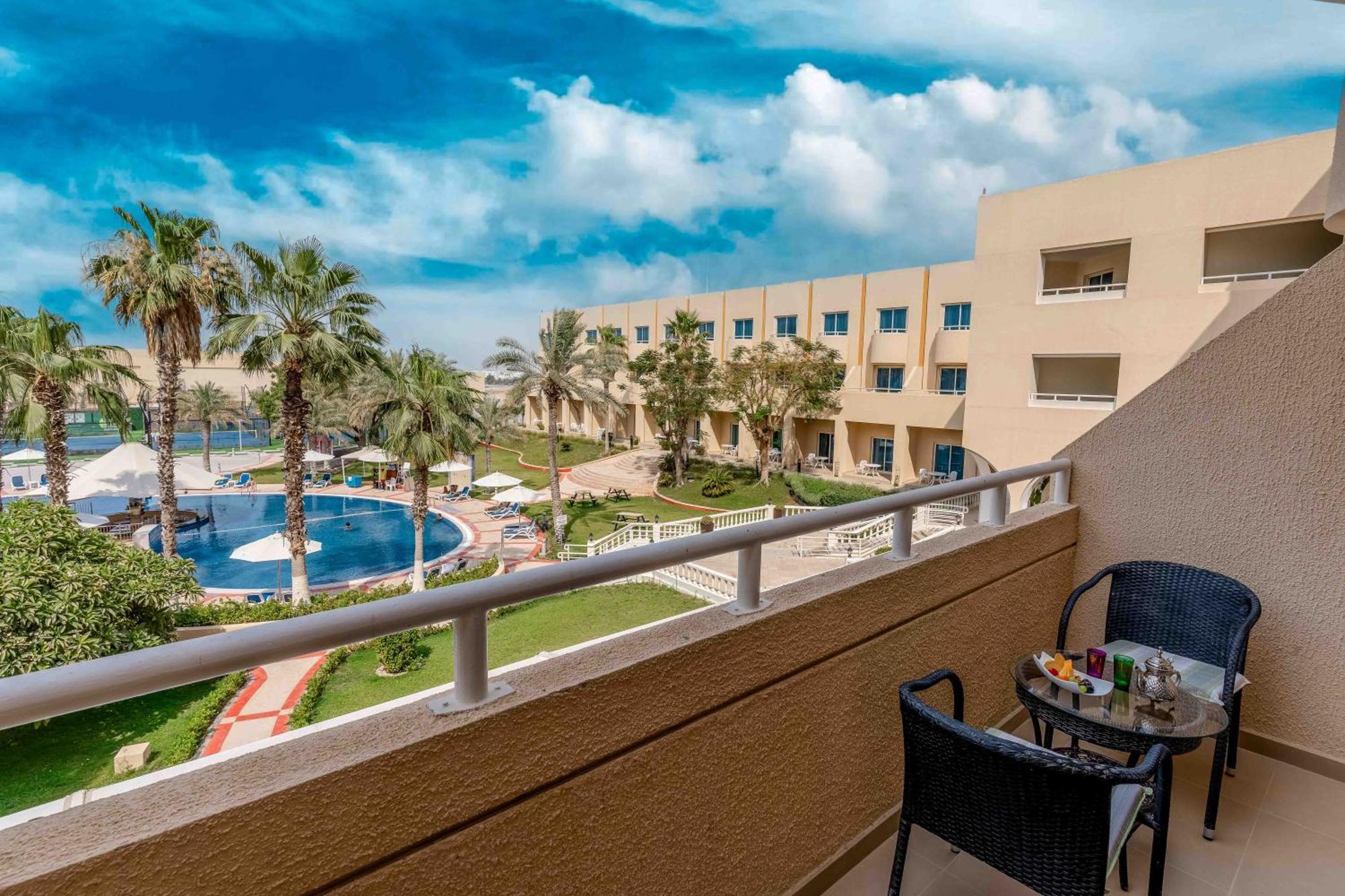 Metropolitan Al Mafraq Hotel Abu Dhabi Ngoại thất bức ảnh
