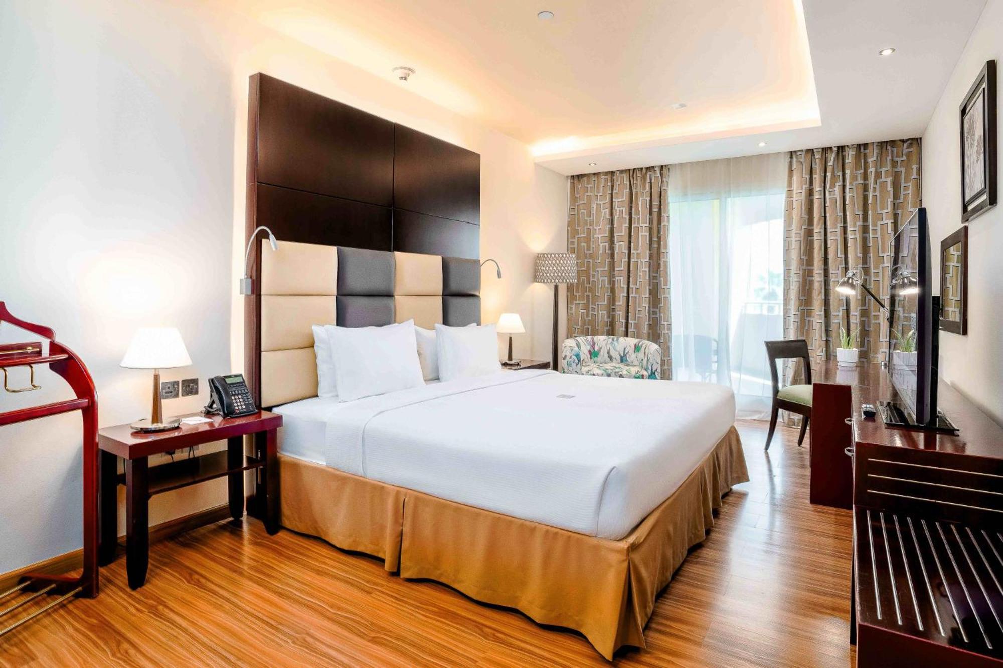 Metropolitan Al Mafraq Hotel Abu Dhabi Ngoại thất bức ảnh